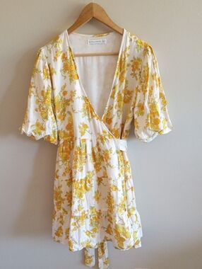 Faithfull the Brand 100% Linen Rooney Wrap Dress Size 6 Yellow Floral